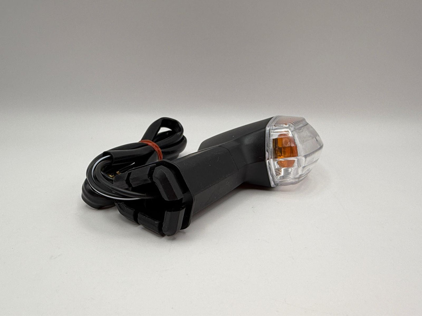 Indicator Suzuki GSX-S125 2018-2025, GSX-R125 2018-2025 Front Left & Rear Right (Clear Lens) Wire Length 60cm with male bullet connectors. OE Ref. 35602-34J61/34J62/34J80 & 35603-34J61/34J62/34J80